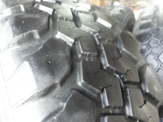 ยางmud 32"ขอบ16"(265/75/16)ปลายปี13 สวยๆ ยางmud 32"ขอบ16"(265/75/16)ปลายปี13 สวยๆ