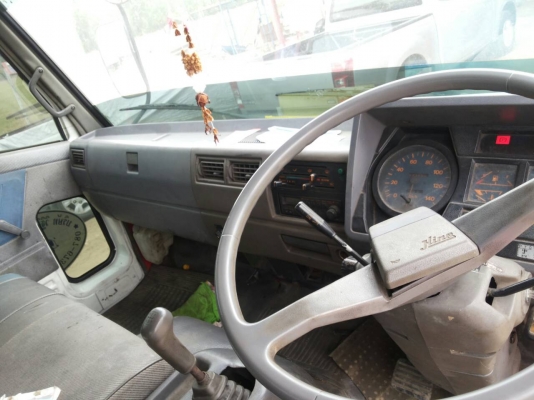 ขายรถเทเลอร์บรรณทุกแบคโค 6 ล้อ HINO KM-777เครื่อง 117 แรง ติดวิ้น 5 ตัน ราคา 380000 สวย สนใจรีบจองด่วน