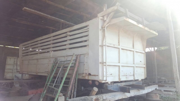 ขาย กระบะดั้มแผงข้างไม้ ยาว 6 เมตร พร้อมกระบอกดั้มยิงหลัง และคัสซีเทียม ยกลงจากรถ 10 ล้อ HINO