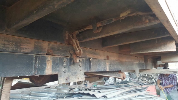 ขาย กระบะดั้มแผงข้างไม้ ยาว 6 เมตร พร้อมกระบอกดั้มยิงหลัง และคัสซีเทียม ยกลงจากรถ 10 ล้อ HINO