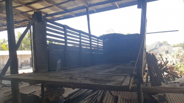 ขาย กระบะดั้มแผงข้างไม้ ยาว 6 เมตร พร้อมกระบอกดั้มยิงหลัง และคัสซีเทียม ยกลงจากรถ 10 ล้อ HINO