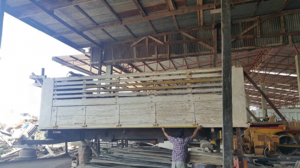 ขาย กระบะดั้มแผงข้างไม้ ยาว 6 เมตร พร้อมกระบอกดั้มยิงหลัง และคัสซีเทียม ยกลงจากรถ 10 ล้อ HINO