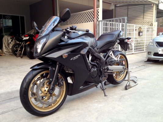 ((ดาวน์55000))ขาย CBR650f ปี2014สีดำ วิ่งน้อยมีของแต่ง ราคา255000บาท(รับเทริ์น)