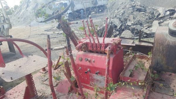 ขายตามสภาพ รถปูยางขนาดเล็ก ไม่มีเครื่อง อะไหล่ขาดบางชิ้น ราคาต่อรองได้ครับ