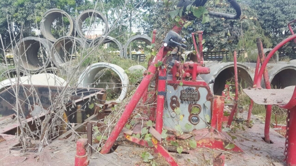 ขายตามสภาพ รถปูยางขนาดเล็ก ไม่มีเครื่อง อะไหล่ขาดบางชิ้น ราคาต่อรองได้ครับ