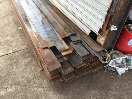 ขายเหล็ก หน้า4 หนา 0.5 มม. ยาวเต็มเส้น