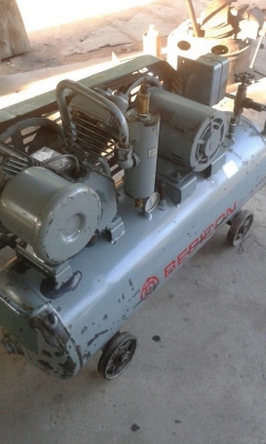 ขายถูกๆปั้มลมมือสองนำเข้าญี่ปุ่น HITACHI-BEBICON 3แรง ถัง100ลิตร พร้อมใช้งานครับ