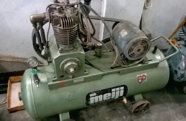 ขายถูกๆปั้มลมนำเข้าญี่ปุ่น Meiji 5 แรง ถัง 130 ลิตร พร้อมใช้งานครับ