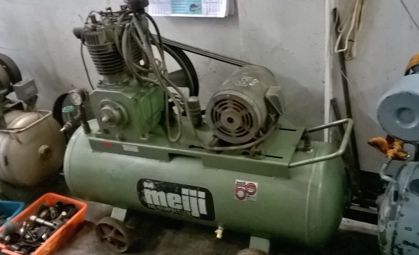 ขายถูกๆปั้มลมนำเข้าญี่ปุ่น Meiji 5 แรง ถัง 130 ลิตร พร้อมใช้งานครับ