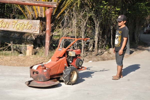 ขายเครื่อง ตัดหญ้าเดินตาม มีเกียร์ MITSUBISHI จานใหญ่80cm. สภาพสวยเดิมจากญี่ปุ่น 24,000เท่านั้น