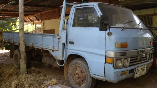 หกล้อ อีซูซุ TL เครือง100แรง แน่นๆ ขับวิ่งทางไกลสะบาย ช่วงยาว4.30ม สภาพดีหัวสวยบางเดิมไม่ผุ ทะเบียนพร้อมโอน