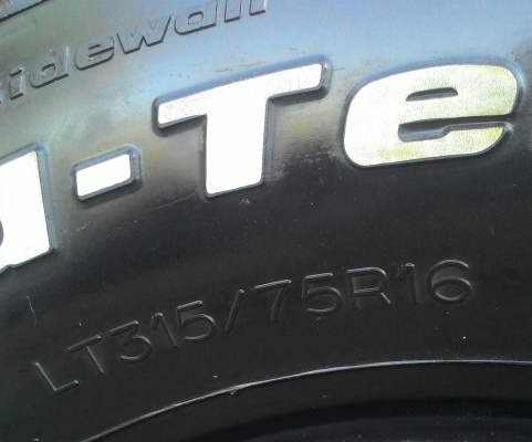 ขายยางBF KM 2 ขนาด 35 R 16 สวยๆครับ