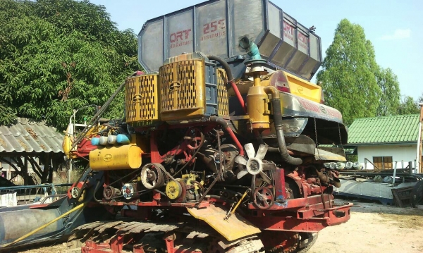 ขายรถเกี่ยวศักดิ์พัฒนาอุ้ม2.5เดิน12ปั้ม23เครื่อง195