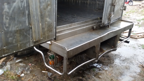 ....HINO.เมกก้า.6ล้อตู้เปียก.5,70เมตร.ครัชซีสวยมาก.ใช้น้อย.สภาพสวยพร้อมใช้.725,000