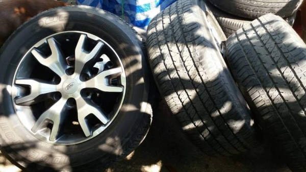 ล้อ ford ขอบ 18 พร้อมยางปี 14 ชุดล่ะ 14500