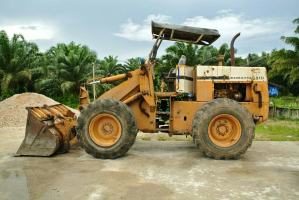 ขายรถตักล้อยาง KOMATSU 510 ราคา 800000