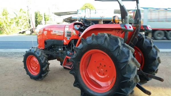 รถไถคูโบต้าL4708  พร้อมไช้งานสวยมากๆ . ขายใน  ราคา355000บาท รถอยู่วังบัว คลองขลุง กำแพงเพชร   มีโลตาลี้ตราช้างหนึ่งอัน สนใจสอบุถามได้ที่081 3655997 อำพร  พาเจริญ  ราคาต่อรองได้อีกนะครับ