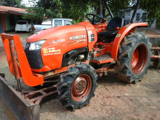 รถไถคูโบตต้า L 3608  อุปกรณ์  2  ชิ้น  ใบดัน+ ผานพรวน 5x22