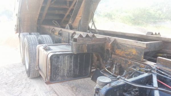 ขายสิบล้อดั้ม HENO sumo 226 รถห้างไทยนะ วางเครื่อง 320 มีระบบรากพ่วง รถสวยมาก ดูความสวยจากในรูปได้เลยครับ ตัวจริงในรูป สวยเหมือนกันครับ