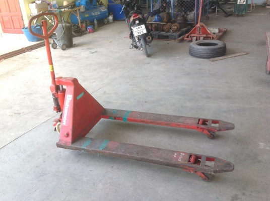 ขายลิฟค์ยกพาเลทมือสองญี่ปุ่น ยกได้2.5ตัน สภาพดีมี2ตัว ขายตัวละ5000บาท