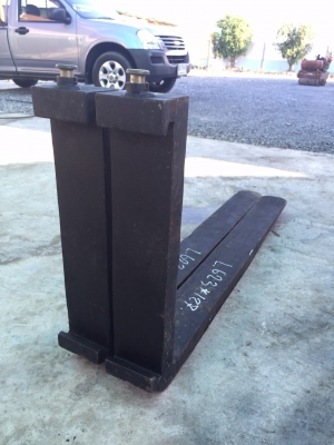 ขายงาใหม่ขนาด3ตันกว้าง12ซมหนา5ซมยาว125ซม ขายคู่ละ13000บาท มีงาขนาด1.5ตัน มีหลายคู่ ขายคู่ละ3000บาท