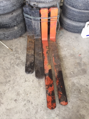 ขายงาใหม่ขนาด3ตันกว้าง12ซมหนา5ซมยาว125ซม ขายคู่ละ13000บาท มีงาขนาด1.5ตัน มีหลายคู่ ขายคู่ละ3000บาท