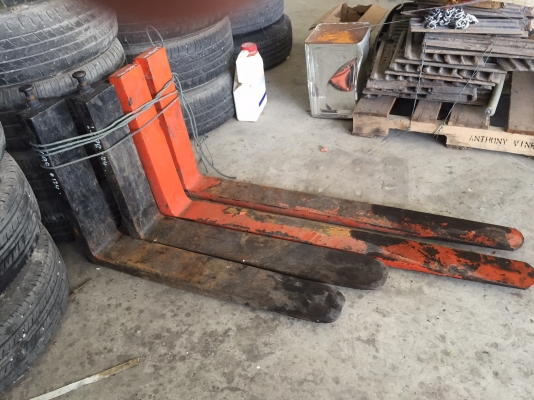 ขายงาใหม่ขนาด3ตันกว้าง12ซมหนา5ซมยาว125ซม ขายคู่ละ13000บาท มีงาขนาด1.5ตัน มีหลายคู่ ขายคู่ละ3000บาท