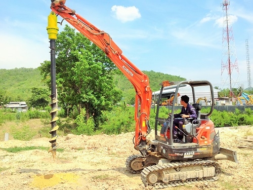 มอเตอร์สว่านเจาะดิน "WIN" ติด KUBOTA เวิร์คมาก!!