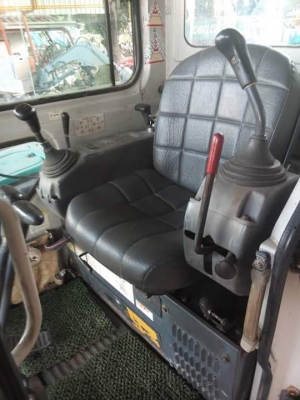 ขายรถขุด ยี่ห้อ: KOBELCO รุ่น: SK035SR (หัวเก๋งากนอก) เก่านอกแท้ๆ มีเอกสารใบอินวอย. รถไม่เคยใช้งานในไทย คอนโทรลสั้น ปั้มนิ้ว. สนใจติดต่อ:099-907-9273กิ๊ฟค่ะ