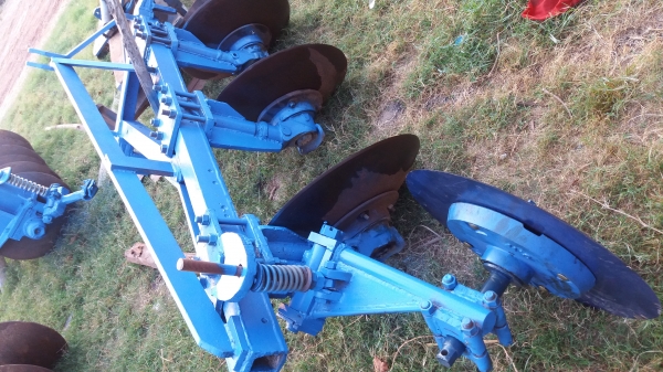 หางสามใส่รถไถฟอร์ด