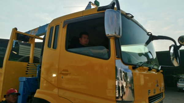 คุ้มค่า ราคาไม่แพง 12 ล้อบรรทุกแมคโค ติดเครน 5 ตัน หางพับคู่ สั่งได้ครับ เครื่อง 380 แรงกระบะ 7.50 เมตร รวมพื้นที่เครน