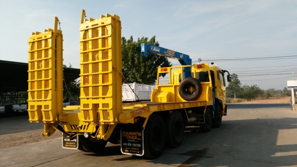 คุ้มค่า ราคาไม่แพง 12 ล้อบรรทุกแมคโค ติดเครน 5 ตัน หางพับคู่ สั่งได้ครับ เครื่อง 380 แรงกระบะ 7.50 เมตร รวมพื้นที่เครน