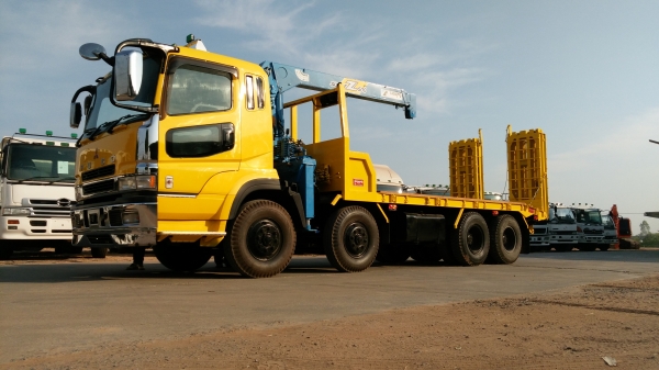 คุ้มค่า ราคาไม่แพง 12 ล้อบรรทุกแมคโค ติดเครน 5 ตัน หางพับคู่ สั่งได้ครับ เครื่อง 380 แรงกระบะ 7.50 เมตร รวมพื้นที่เครน