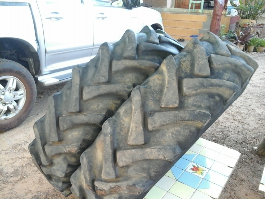 ขายยางรรถไถ  ขนาต 12.4-28