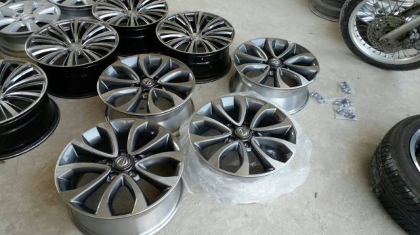 ล้อ nissan juke ตัวนอก ขอบ 17 5รู 114 ชุดล่ะ 8500