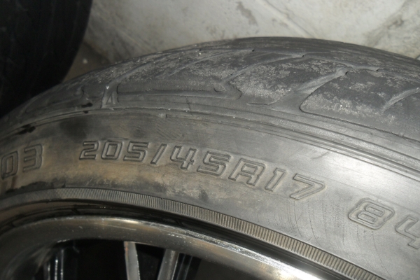 ล้อแม็ก17นิ้ว4รู100 พร้อมยาง สวยๆ 4 ล้อ ราคา 6750 บาท