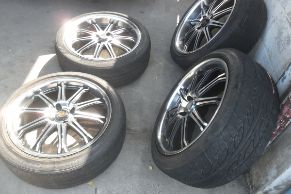 ล้อแม็ก17นิ้ว4รู100 พร้อมยาง สวยๆ 4 ล้อ ราคา 6750 บาท