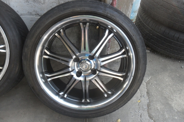 ล้อแม็ก17นิ้ว4รู100 พร้อมยาง สวยๆ 4 ล้อ ราคา 6750 บาท