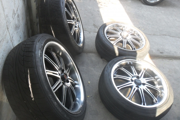 ล้อแม็ก17นิ้ว4รุ100 พร้อมยาง สวยๆ 4 ล้อ ราคา 6750 บาท