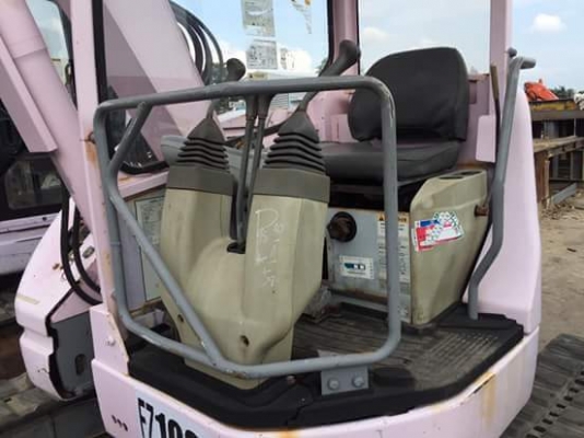 ขายรถขุด ยี่ห้อ: SUMITOMO รุ่น: SH65U อ๊อฟเซ็ทบูม ติดตัวหนีบ แทรคยาง ใบมีด หลังคา  สนใจสอบถามได้ : 099-907-9273 กิ๊ฟ