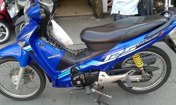 ขาย HONDA WAVE 125 i ปี 54 สตาร์ทมือ เป็นป้ายเหลืองแต่ยกเลิกแล้ว มีรอยล้มด้านซ้าย เครื่องดีไม่หลวม เล่มพร้อมชุดโอน