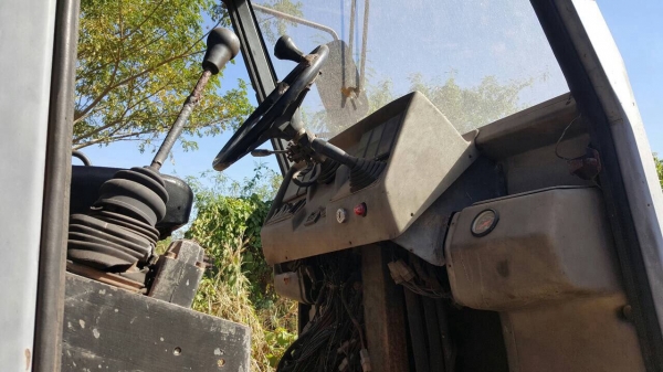 ขาย รถหน้าตักหลังขุด 4X4 สภาพพร้อมใช้งาน เอกสารใบซื้อขาย ราคาต่อรองได้ครับ