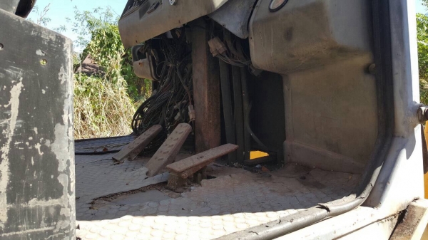 ขาย รถหน้าตักหลังขุด 4X4 สภาพพร้อมใช้งาน เอกสารใบซื้อขาย ราคาต่อรองได้ครับ