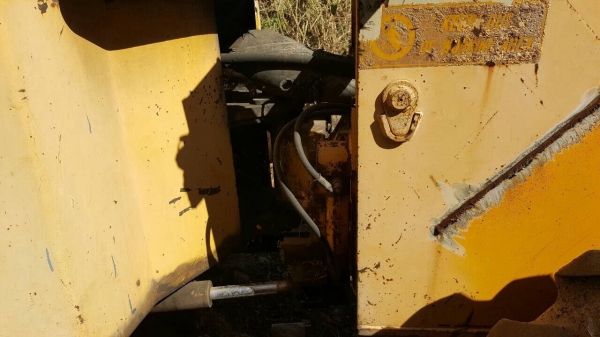 ขาย รถหน้าตักหลังขุด 4X4 สภาพพร้อมใช้งาน เอกสารใบซื้อขาย ราคาต่อรองได้ครับ