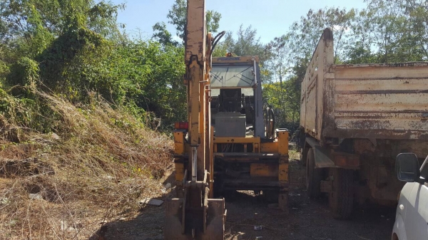 ขาย รถหน้าตักหลังขุด 4X4 สภาพพร้อมใช้งาน เอกสารใบซื้อขาย ราคาต่อรองได้ครับ