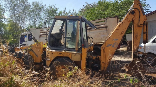 ขาย รถหน้าตักหลังขุด 4X4 สภาพพร้อมใช้งาน เอกสารใบซื้อขาย ราคาต่อรองได้ครับ