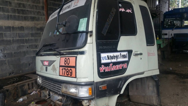 หัว hino สภาพดี อะไหล่ครบ สนใจโทรสอบถามเลยครับราคาต่อรองได้