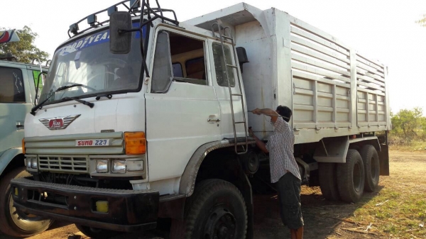 ขาย 10 ล้อดั้ม HINO FM226 เครื่อง EM100 220 แรงม้า คัสซีสวยตลอดเส้น สโลว์เดิม มีระบบลากพ่วง ทะเบียนพร้อมโอน