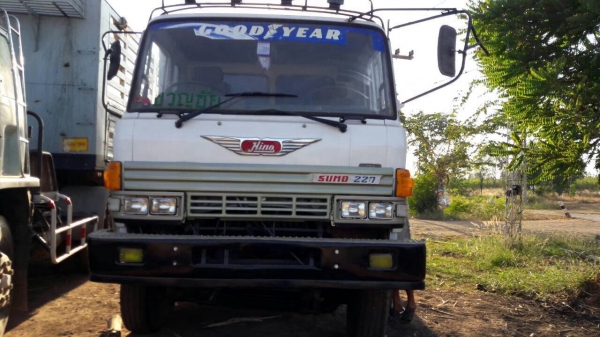 ขาย 10 ล้อดั้ม HINO FM226 เครื่อง EM100 220 แรงม้า คัสซีสวยตลอดเส้น สโลว์เดิม มีระบบลากพ่วง ทะเบียนพร้อมโอน