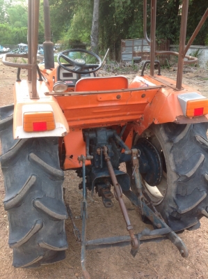 รถแทรกเตอร์คูโบต้า 26 แรง โฟวิลสภาพดีพร้อมใช้งานแถมผานหลังให้ด้วย